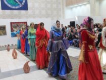 В Узбекистане состоялся показ мод карабахской одежды