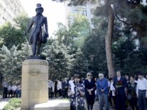 В Баку отметили 218-ю годовщину со дня рождения Пушкина