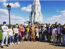 Азербайджанские школьники вернулись из поездки в Москву