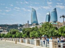 Как «великому и могучему» живется в Азербайджане