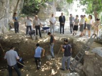 В пещере Дамджылы под руководством японского ученого проводятся археологические раскопки