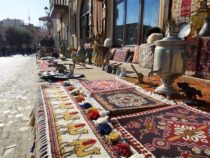 В Азербайджане у туристов наибольшим спросом пользуются ковры, армуды и келагаи